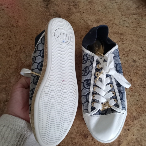 Shoes - Picture 3 of 5